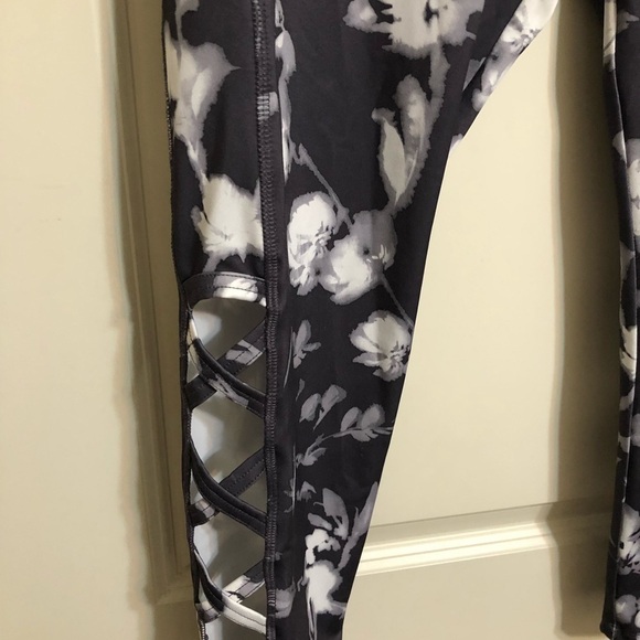 ****Donated***VOGO Athletic leggings lattice ankles size XL - Picture 3 of 6